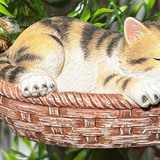 Уникальный подарок на новоселье Подвесная корзина Статуэтка кошки, Милая фигурка спящего котенка, Декоративное изделие из смолы для сада, патио, крыльца
