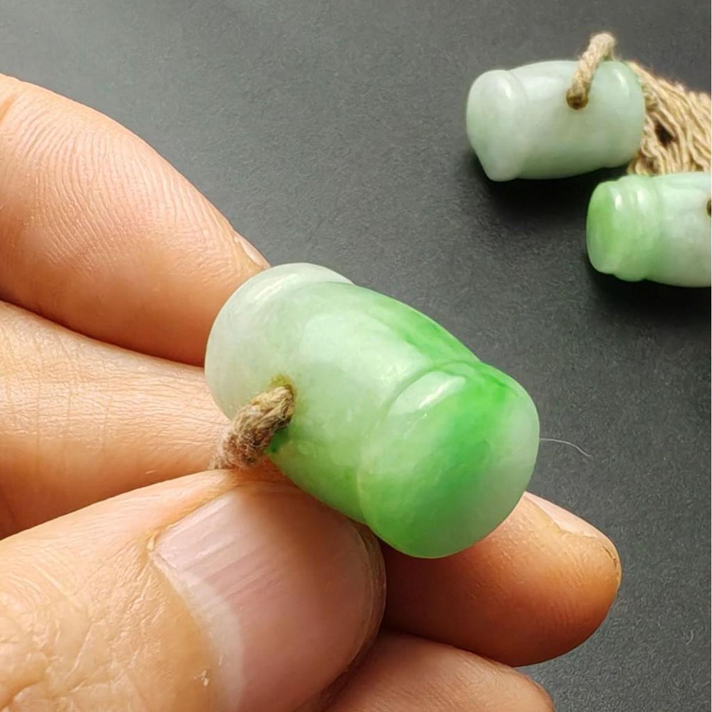 Антикварные бусины из нефрита в форме поясного барабана, 2 см x 1,4 см