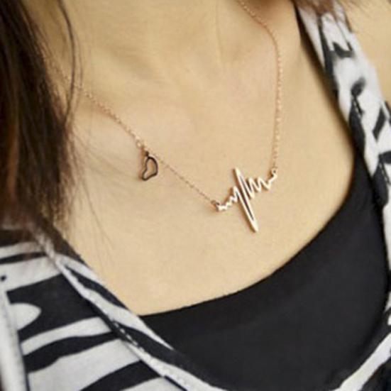 Necklace Exquisite Clasp Closure Women Alloy Heart Jump Pendant Chain for Wedding