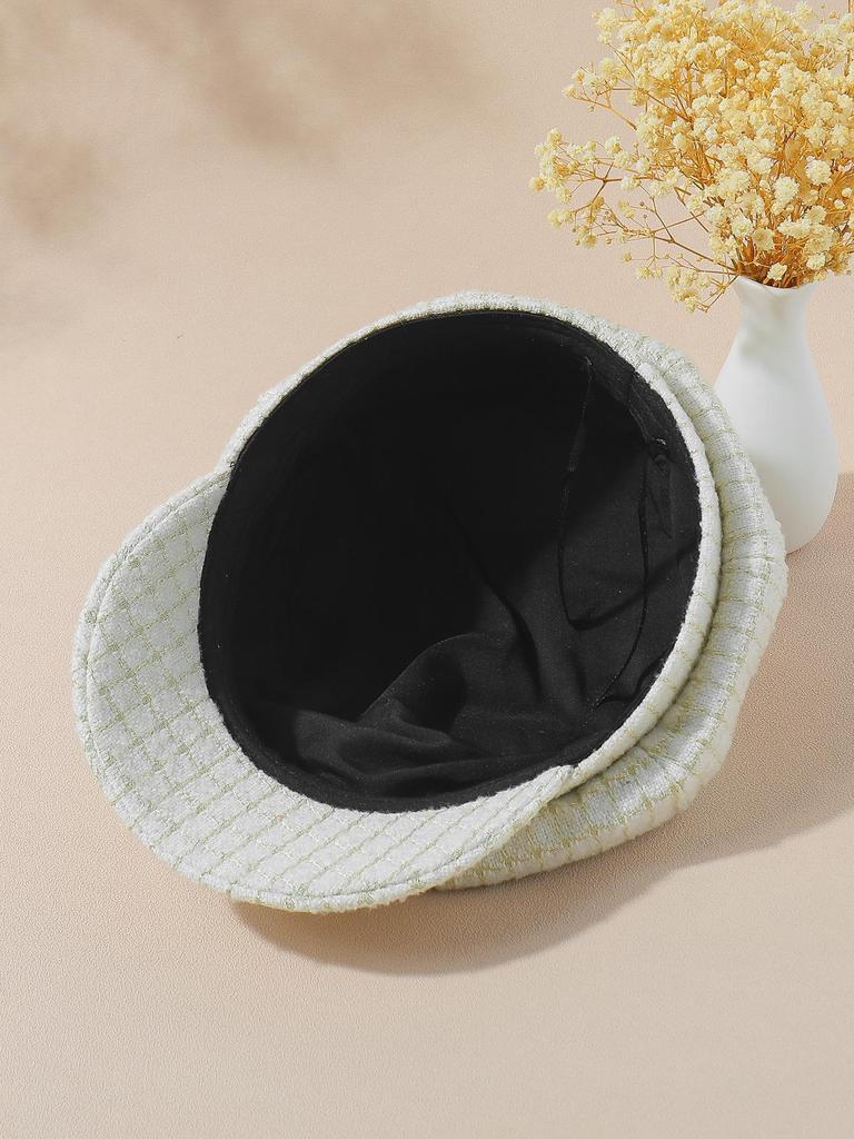 Женская ретро восьмиугольная кепка в британскую клетку: Универсальный весенне-осенний берет с широкими полями для создания непринужденного, литературного образа.