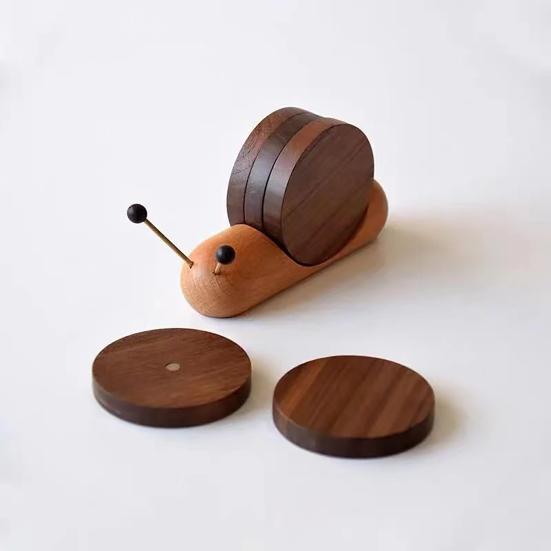 Walnut Snail Coasters Set Wood Cup Mat Placemats Heat-Resistant Drink Pads for Tea Coffee Mugs Natural Wood Grain Home Decor