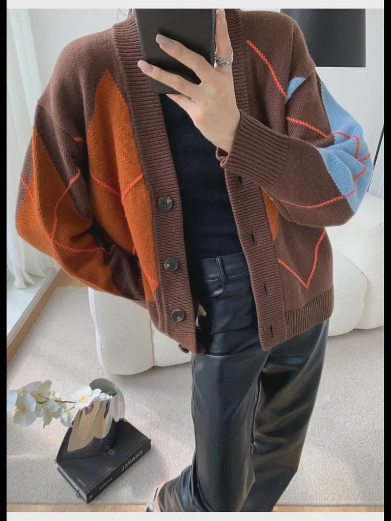 Hongshan Women's Brown V-Neck Diamond Pattern Wool Blend Cardigan Sweater