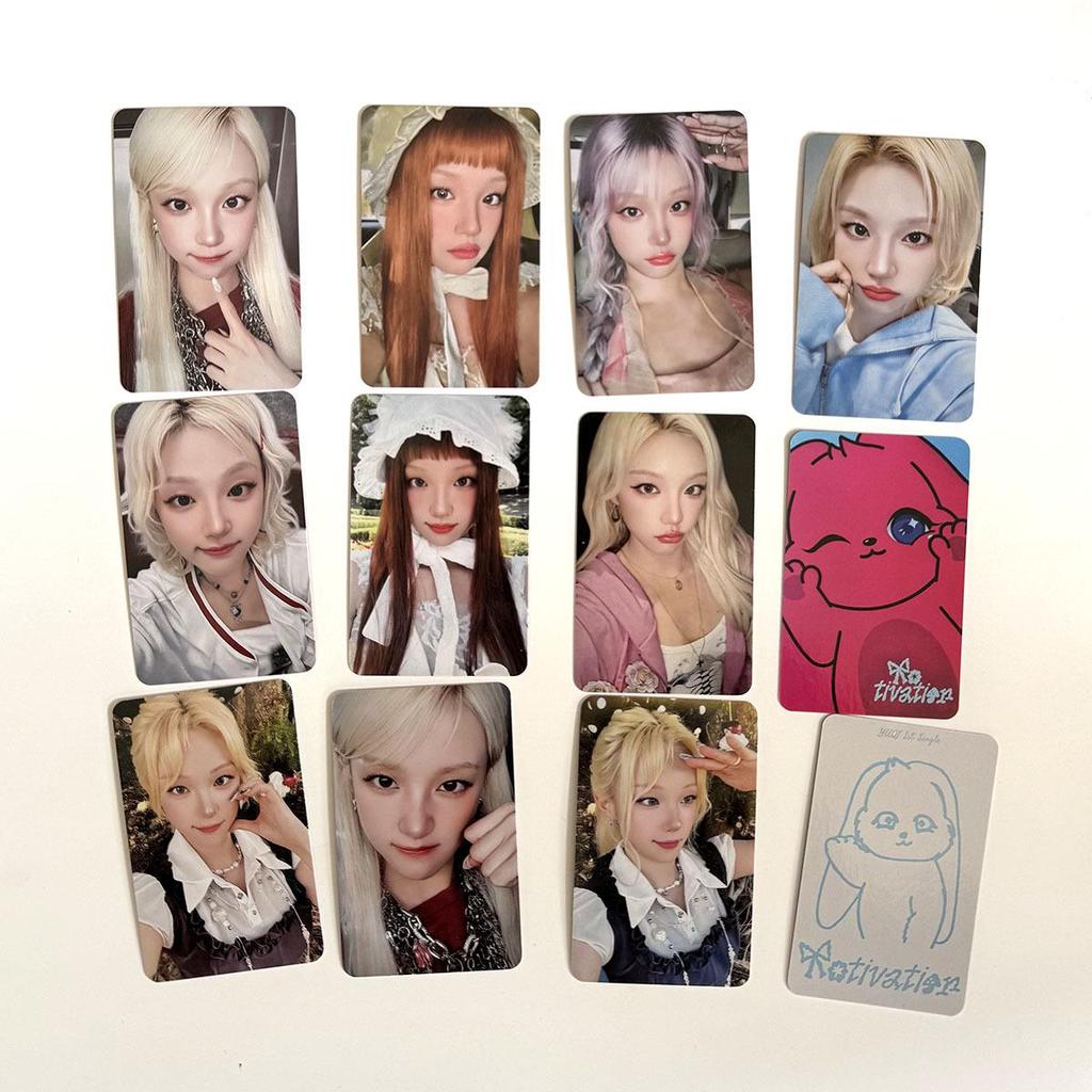 Мерчендайз к сольному альбому Yuqi SOLO 2: Специальная фотокарточка и случайная карточка