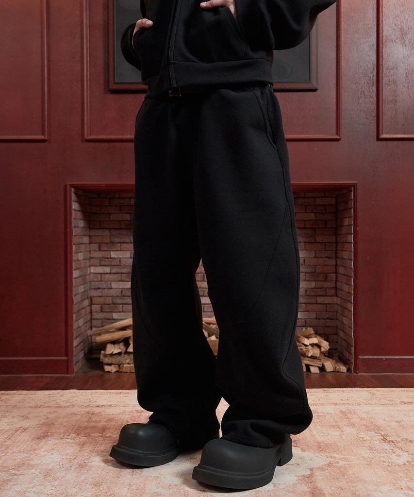 AREUBAN Triple Leaf Curved Sweatpants_Pure Black