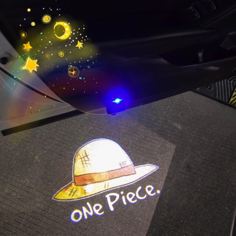 One Piece Луффи Автомобильный Приветственный Свет Аниме USB Автомобили Дверная Атмосферная Лампа Проекционная Лампа Сигнальная Лампа Автомобильное Украшение Детские Подарки