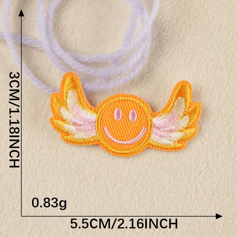 Значок-наклейка с радужной вышивкой - нашивка на аксессуар одежды