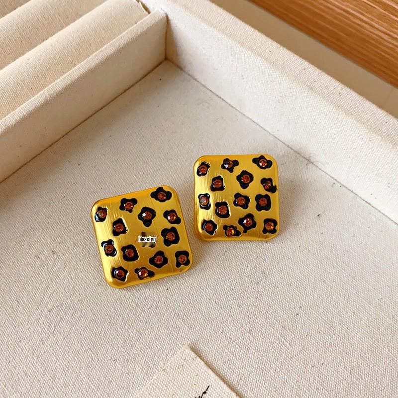 French Oval Lace Pearl Necklace - Retro Court Style Fashion Clavicle Chain