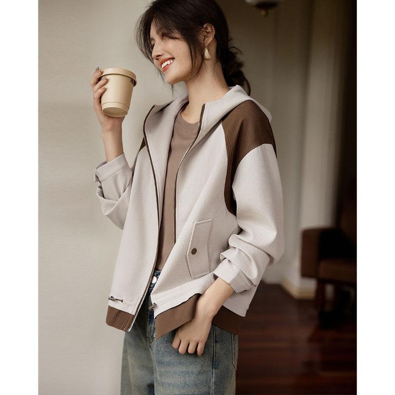 Осенний must-have: Модная и утягивающая куртка больших размеров с капюшоном и цветным дизайном для женщин