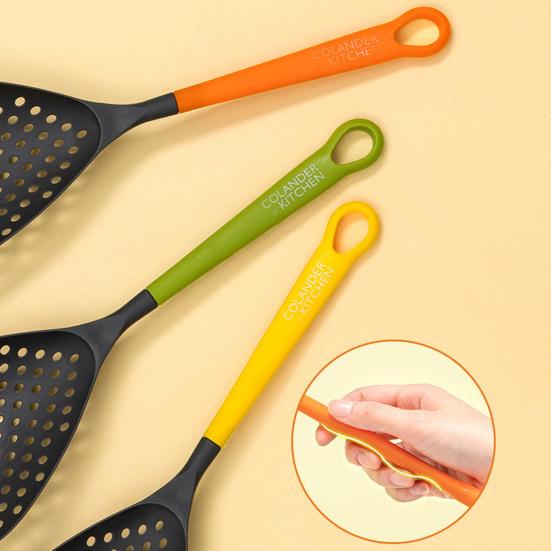 Ложка-дуршлаг, нескользящая, легко подвешивается, устойчива к высоким температурам, теплоизоляция, не допускает ожогов, быстро сливается, пластиковый мелкоячеистый ковш с прорезями