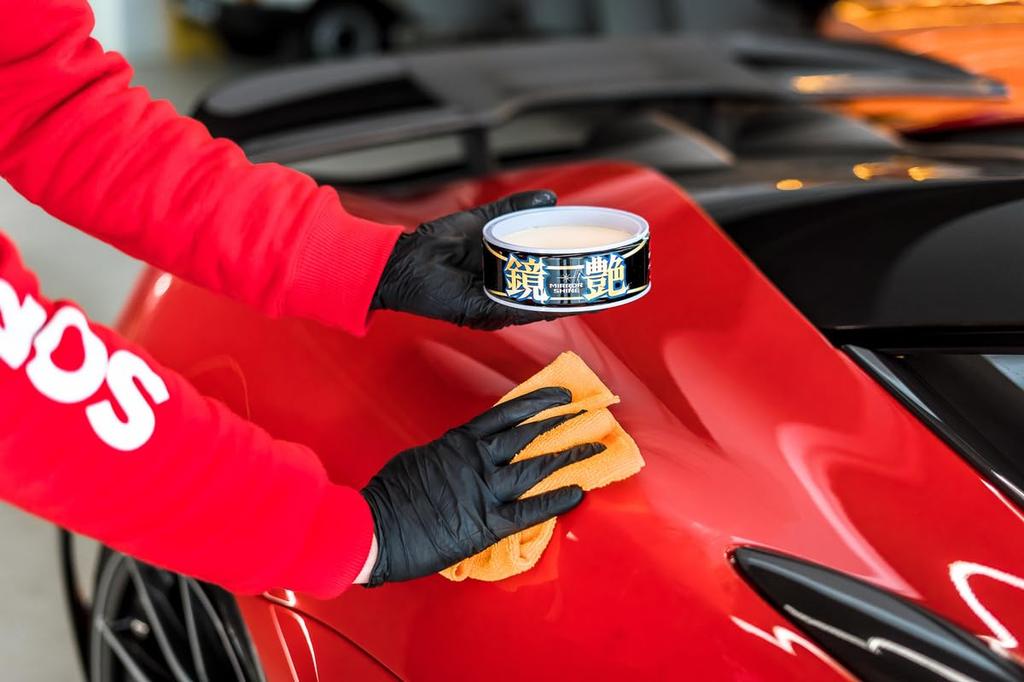 SOFT99 Mirror Shine Solid Wax for Dark Colored Protects and Polishes Automotive Includes Microfiber Cloth Cars, Paint, (Product Code 00374)