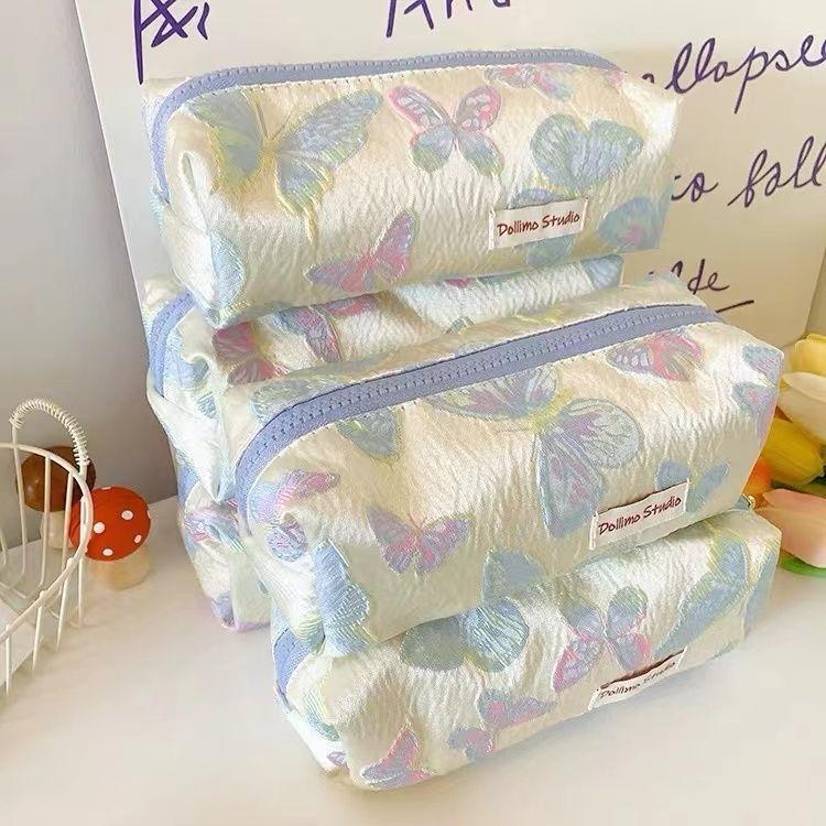 Пенал с тисненым рисунком в виде бабочки. Простой стиль Ins. Высококачественный пенал большой вместимости для хранения.