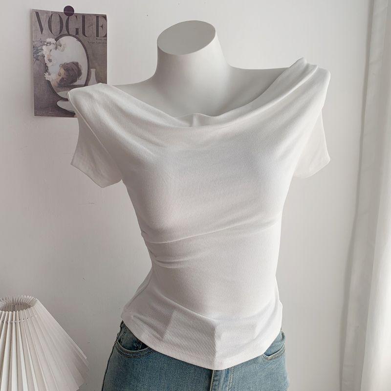 Летняя плиссированная футболка Swing с открытыми плечами 2024 года: Нишевый дизайн, короткий рукав, чистое желание