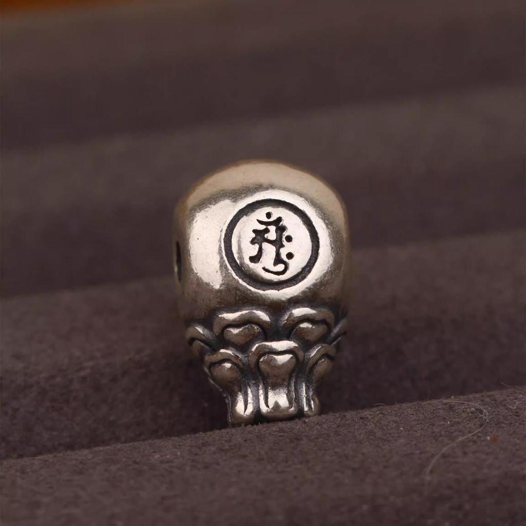 Браслет ручной работы в тибетском стиле с бусинами в виде головы Будды Дайнити Татхагата