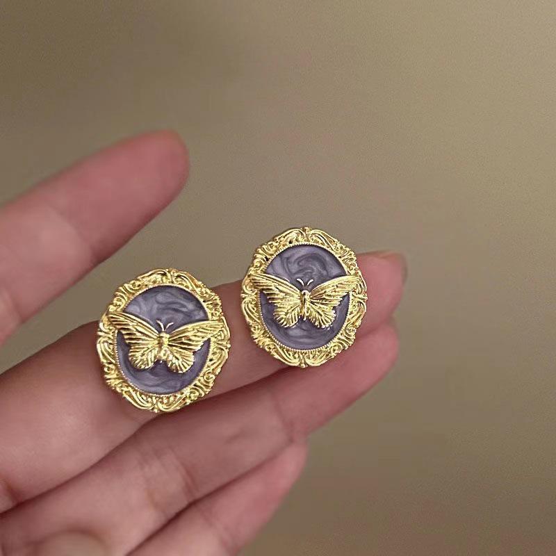 2023 High-End French Pearl Earrings: Light Luxury, Unique Design for Women