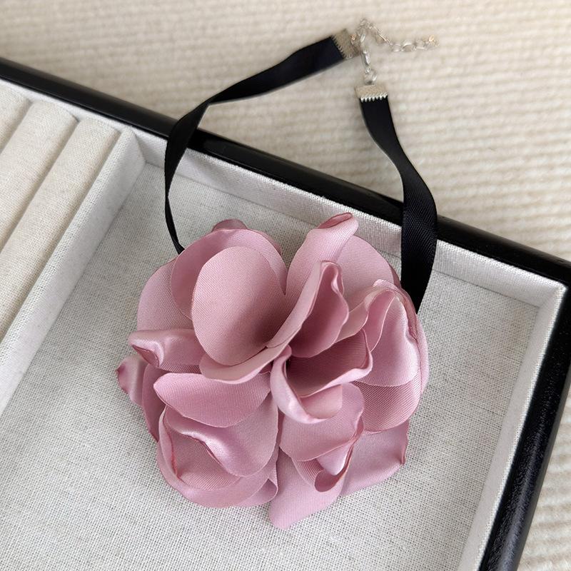 Европейско-американское модное колье с преувеличенным цветком, маленькое женское атласное колье в винтажном стиле с розой