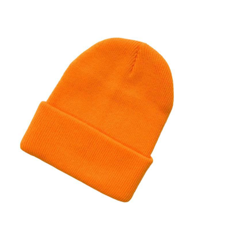 Уютные вязаные шерстяные шапки на осень и зиму - однотонные