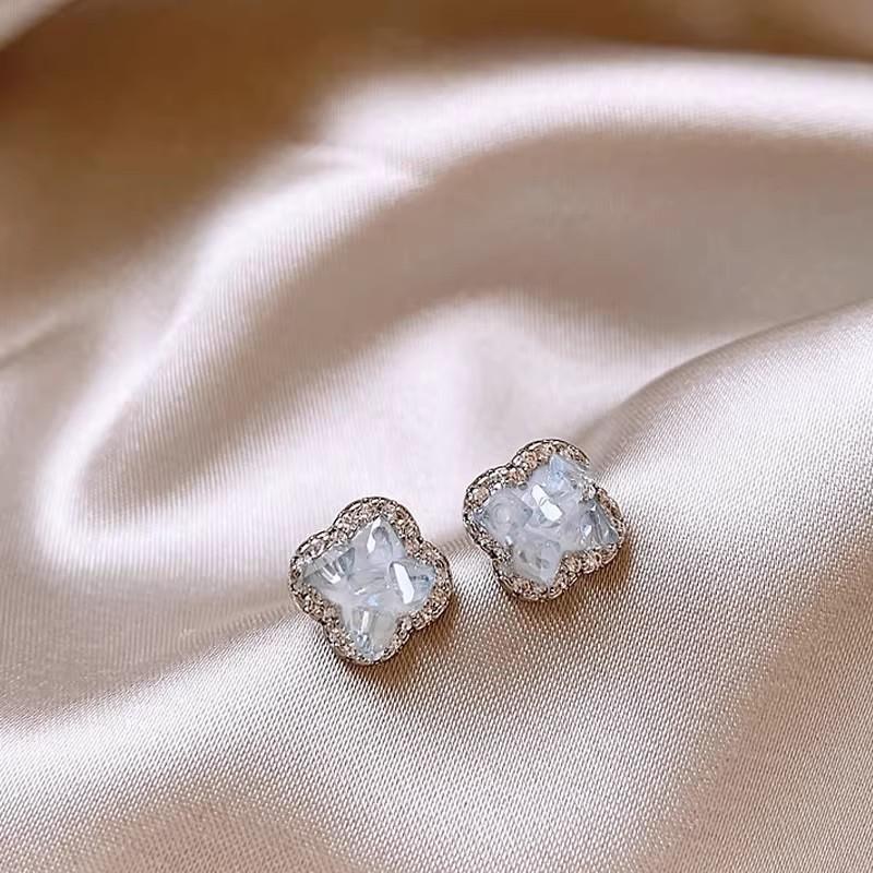 Light Luxury Exquisite Micro-inlaid Zircon Flower Earrings Elegant High-end Pearl Stud Earrings Niche Design Temperament Earrings