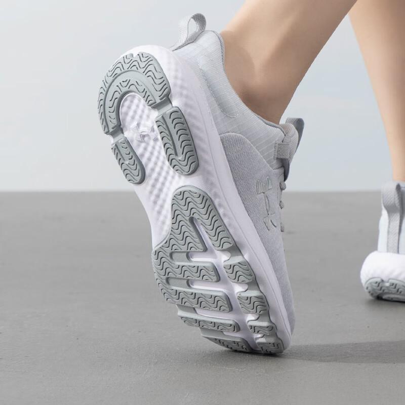 Under Armour Женская сезонная спортивно-повседневная обувь 3026683