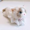 Плюшевая игрушка-кошка с кружевным украшением в виде банта для подарка детям
