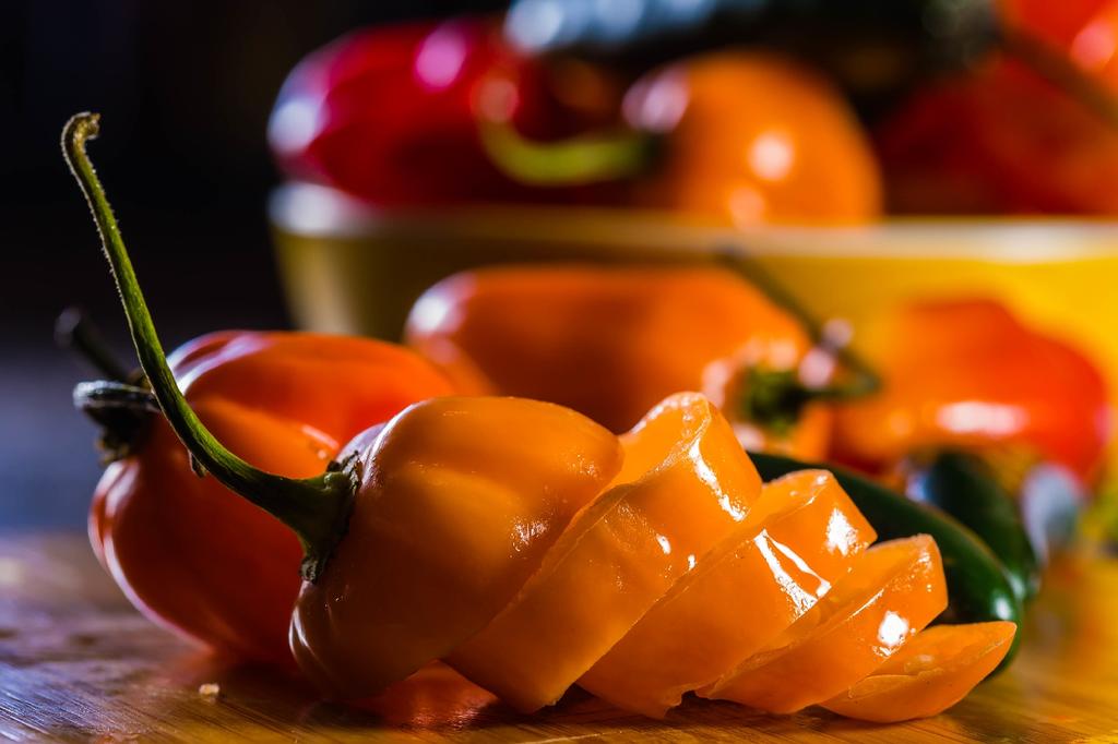 SAFLAX Garden in the Bag - Органический - Острый перец чили - Апельсин Хабанеро - 20 семян - С субстратом в подходящем стоячем пакете - Capsicum annuum