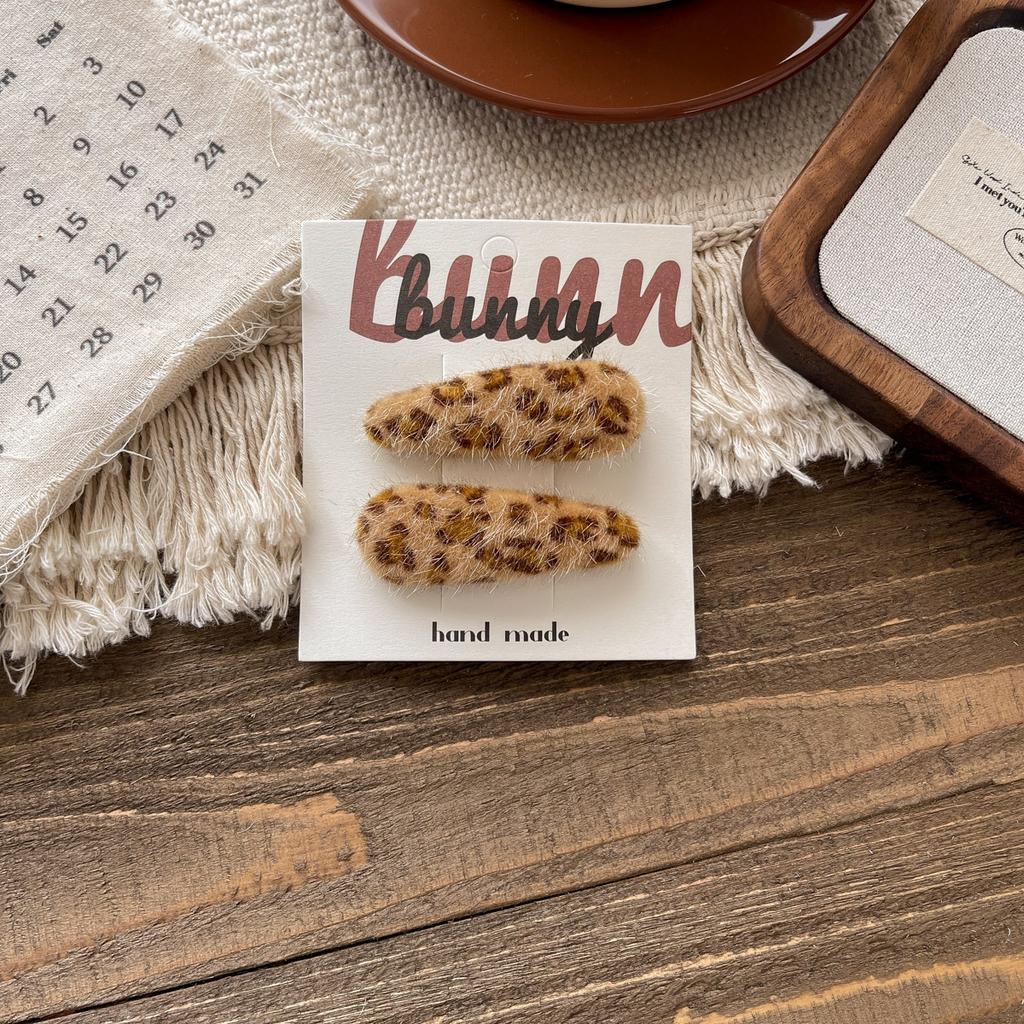 2 шт. Милые крутые плюшевые заколки-клипсы для детей с леопардовым принтом, корейские милые заколки для маленьких девочек для непослушных волос и челки, аксессуары для укладки волос