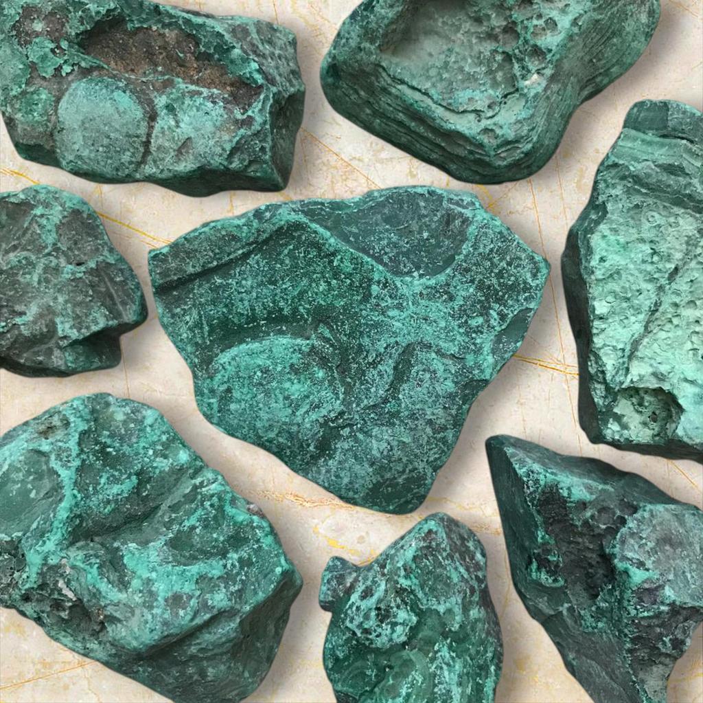 Натуральный малахит необработанный, необработанный драгоценный камень, необработанные минералы необработанные, необработанный малахит необработанный, образцы малахита необработанные драгоценные камни для изготовления ювелирных изделий.