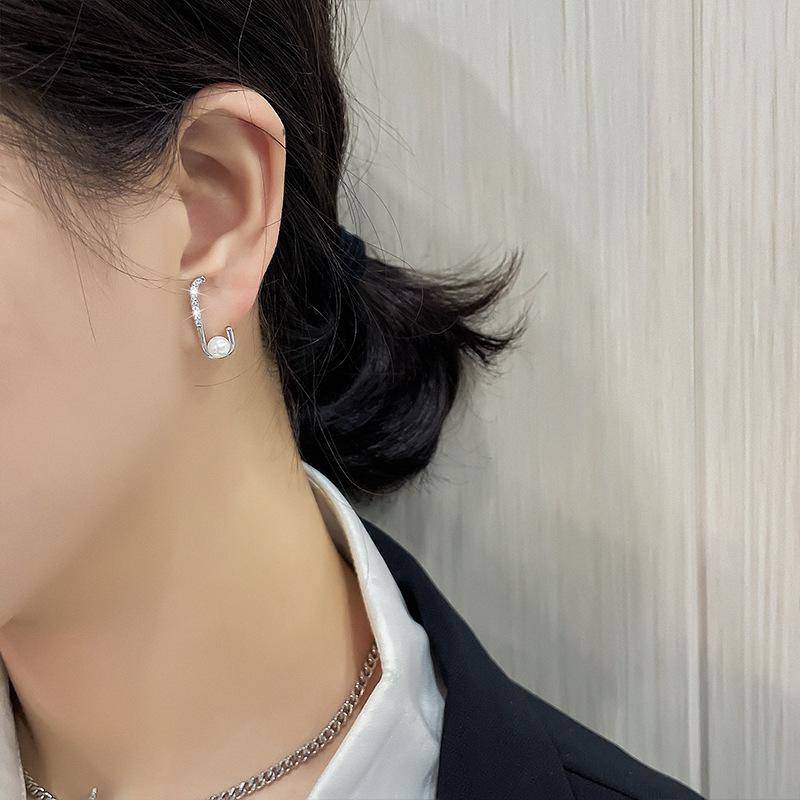 Дизайн Sense Геометрические серьги-пусеты Мода Индивидуальность Инкрустированные бриллиантами Серьги-скрепки Жемчужные серьги Японская и корейская версия