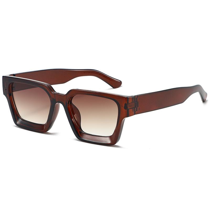 Солнцезащитные очки в толстой оправе. Модные очки в квадратной оправе. Персонализированные солнцезащитные очки в большой оправе.