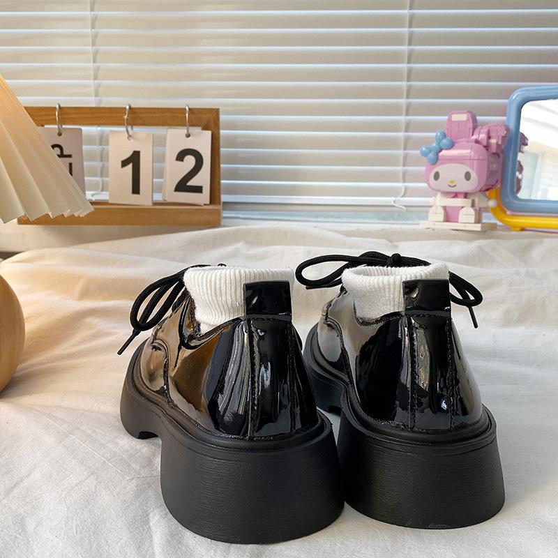 Женские 2025 весна и осень новые ретро британский стиль студенческие универсальные шнуровка толстая подошва увеличивающие рост одинарные туфли с юбками и маленькой кожей