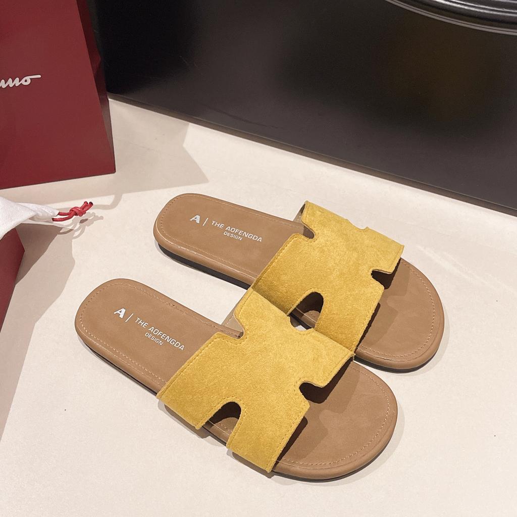 Модные брендовые тапочки с плоским дном, красивые, классные, женская летняя одежда 2025 года, новые, высококачественные, с мягкой подошвой, для морского пляжа, одно слово, перетаскивание