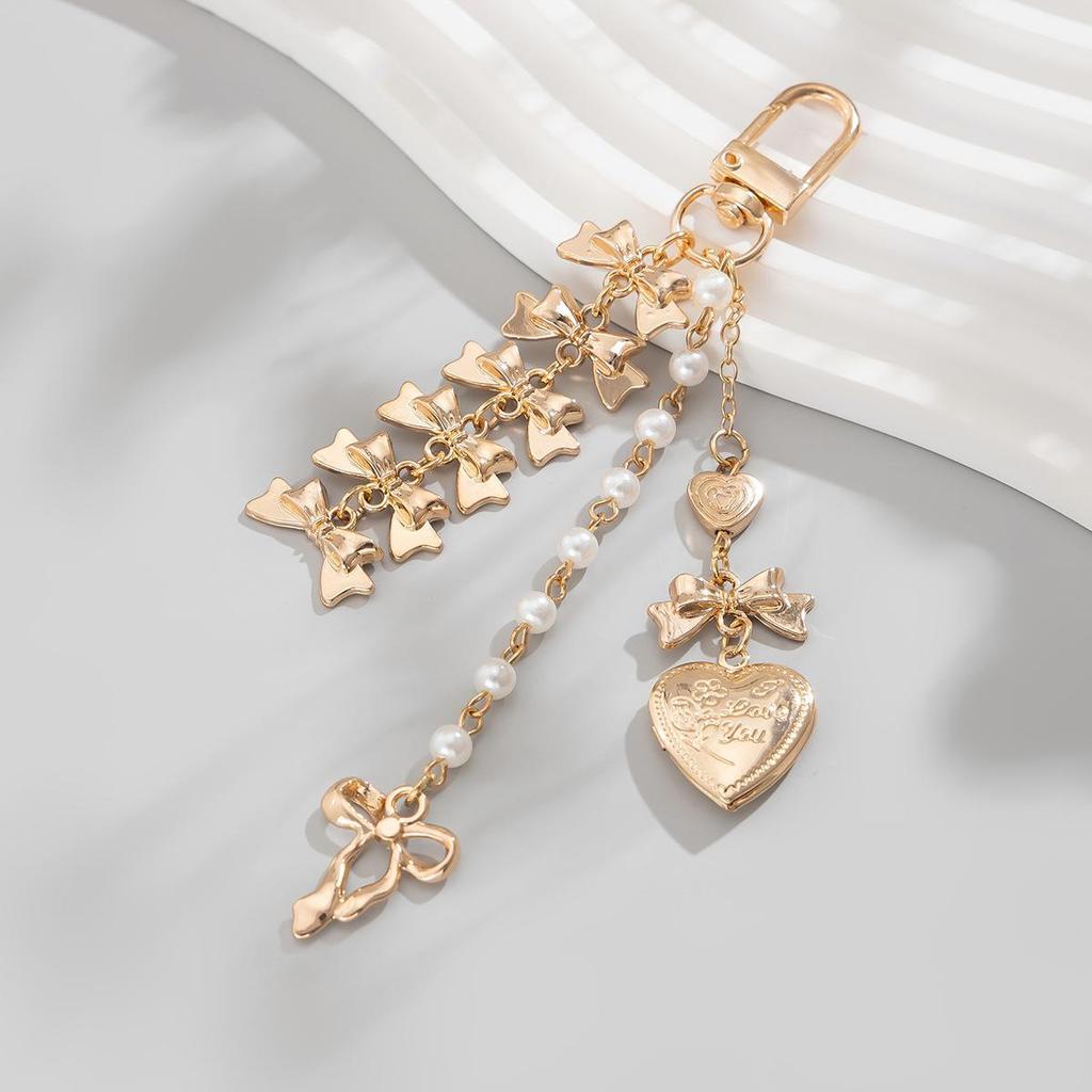 Милый и прохладный брелок с жемчужной цепочкой в форме персикового сердца и подвеской в виде ленты-банта