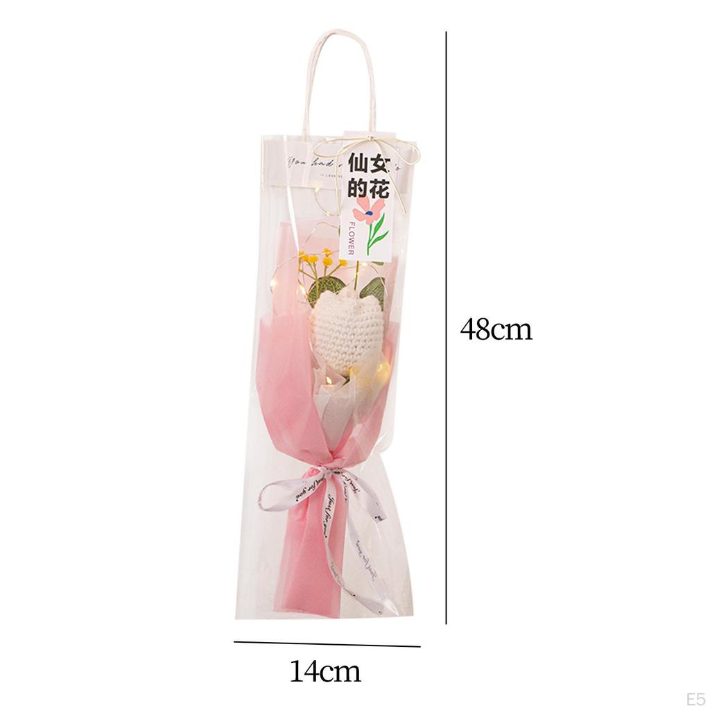 Завершенный букет тюльпанов крючком с легким искусственным декоративным украшением для центральной части стола