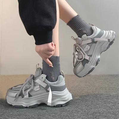 Женская спортивная обувь для внешней торговли 2025 лето новая супер огонь универсальная маленькая толстая подошва увеличивающая рост жареная уличная обувь папины кроссовки