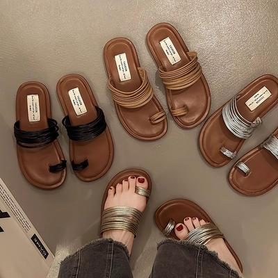 Нишевый дизайн набор пальцев крутые тапочки женские летние 2025 новые с юбкой приморские плоские римские сандалии