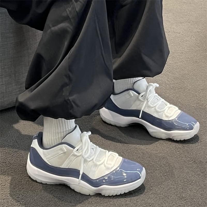 Кроссовки Air Jordan 11 Retro Low GS Diffused Blue Kids, белые, темно-синие, футбольные, серые FV5121-104