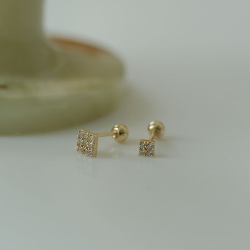 Youngglow 14k кубический квадратный пирсинг (2 размера)