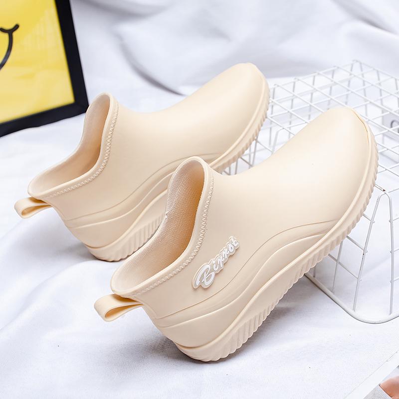 2025 Мужские водонепроницаемые низкие модные резиновые сапоги: Нескользящий и легкий для использования на улице и на кухне