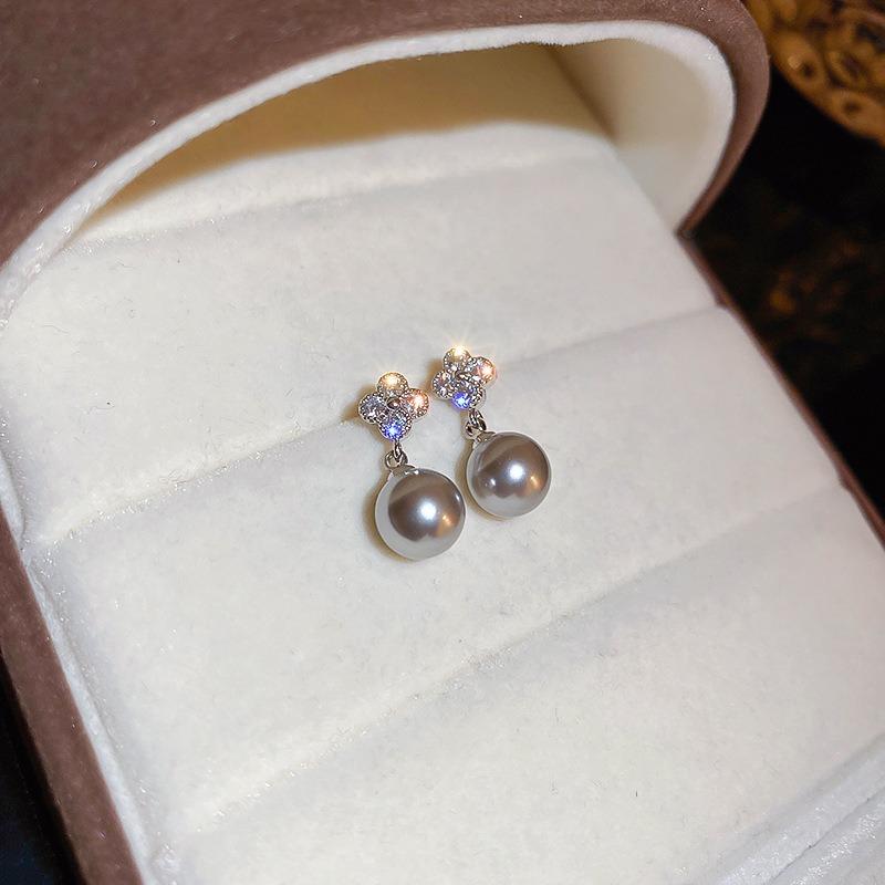 Серьги-цветы из пресноводного жемчуга с посеребренными и позолоченными иглами из настоящего золота, высококлассные серьги, французские серьги в стиле легкой роскоши, элегантные серьги для женщин