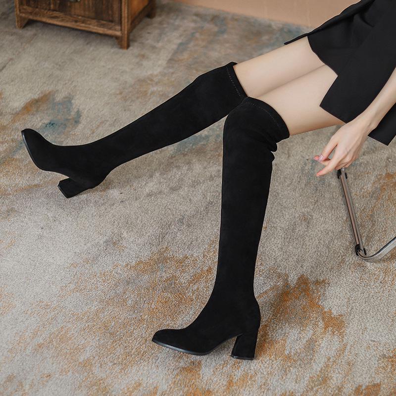 Женские замшевые сапоги выше колена на высоком каблуке с эластичной резинкой, средний каблук, плюс бархат, облегающий крой для миниатюрных