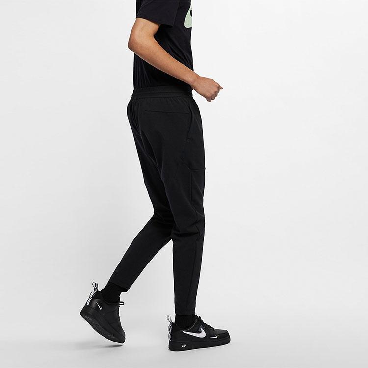 Nike ТЕХНИЧЕСКИЙ ПАКЕТ СПОРТИВНОЙ ОДЕЖДЫ Трикотажные брюки-джоггеры Мужские умеренно зауженные брюки AR1551-010