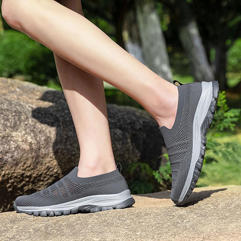 TUINANLE Мужская обувь без шнуровки, новые легкие прогулочные туфли, дышащая мужская летняя пляжная обувь, лоферы черного цвета