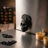 Декоративная фигурка черепа 3D-печатный магнит на холодильник, Индейский головной убор с перьями Магнит на холодильник для темной кухни Готический магнитный декоративный аксессуар