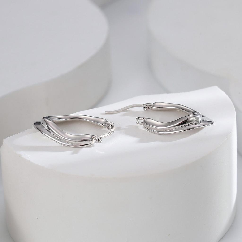 Элегантные длинные серьги-кисточки: Дизайн ниши «легкая роскошь» для женщин