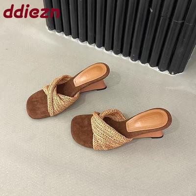 Мода 2025 Новые женские летние пляжные клинья Шлепанцы Слайды Для женщин Обувь на каблуке Модные неглубокие женские клинья Шлепанцы Сандалии Обувь