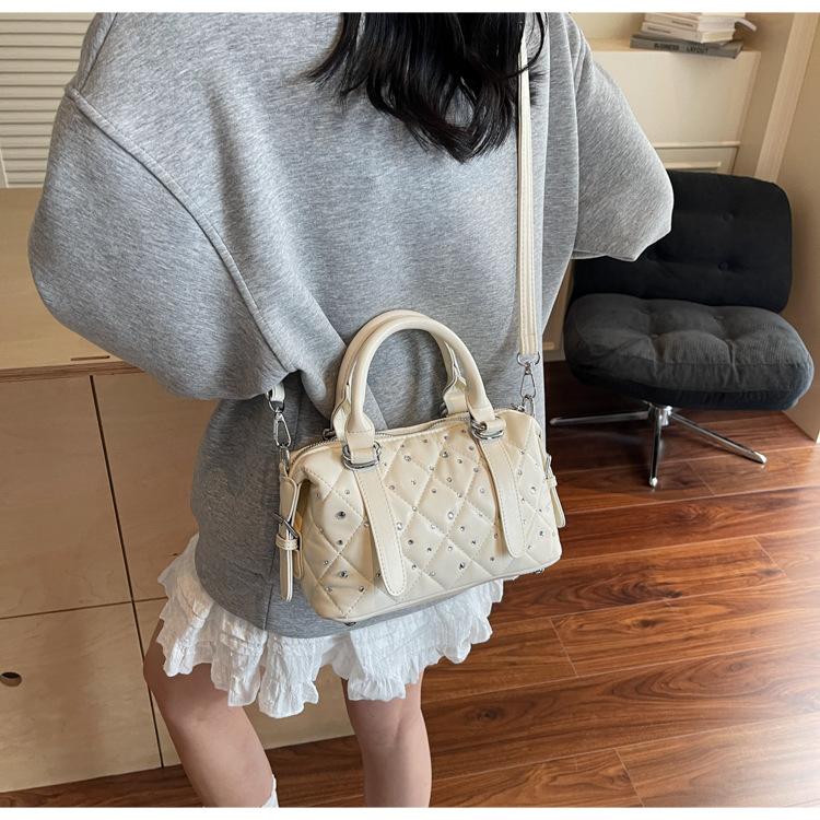 2026 summer new Xiaoxiangfeng diamond fashion commuter bag women's high-value messenger bucket bag