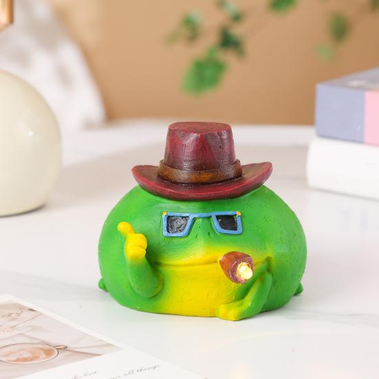 Frog Figurine Funny Smoke Frog Solar Garden Light Resin Waterproof Collectible Animal Ornaments for Patio Balcony Yard Garden