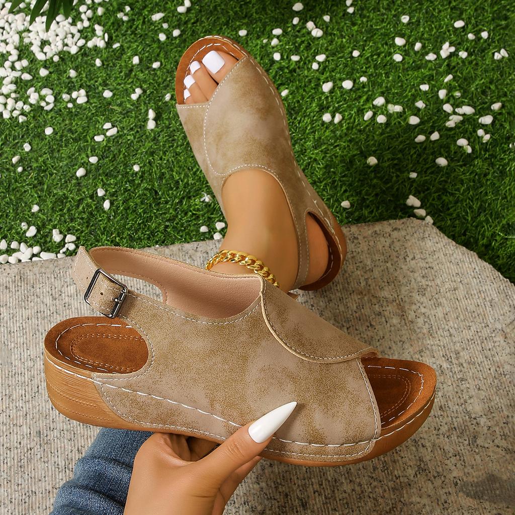 Повседневные босоножки на танкетке с ремешком и пряжкой для женщин, лето 2026, элегантные женские босоножки на платформе-рыбке, удобные шлепанцы большого размера, женские