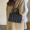 Сетка вмятина темперамент ретро контрастный цвет сумка 2024 новый модный корейский вариант простая повседневная сумка через плечо женская