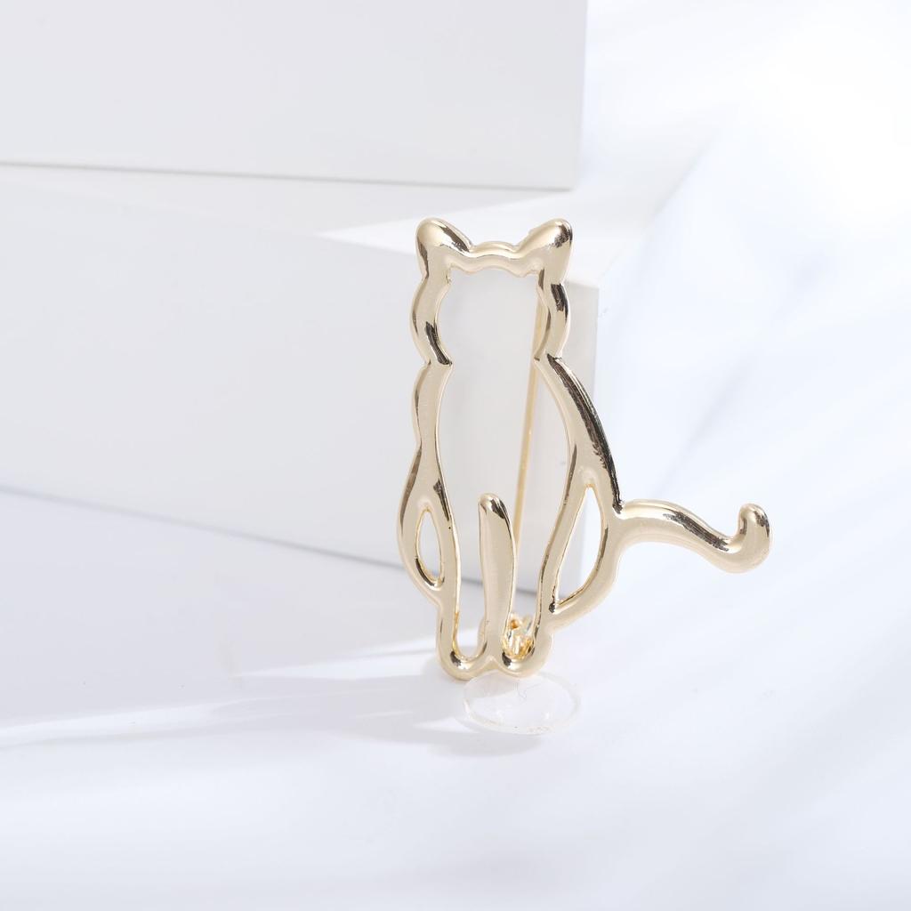 Blucome New Fashion Smooth Surface Cat Brooch Creative Gold Color Alloy Animal Pin Versatile Women Accessories