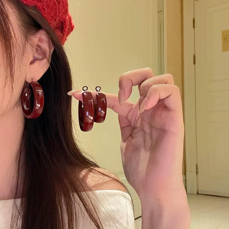 Серьги Ancola «Серебряная Игла» с Красным Сердцем – Модные, Роскошные и Элегантные для Осени/Зимы 2025